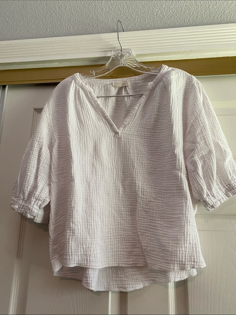 Just Living whiteTextured V-Neck Women's Top size Medium - Picture 3 of 9